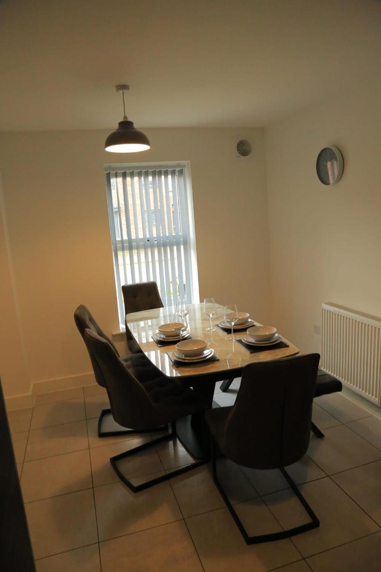 Beautiful New Family Home Leeds  Exteriör bild