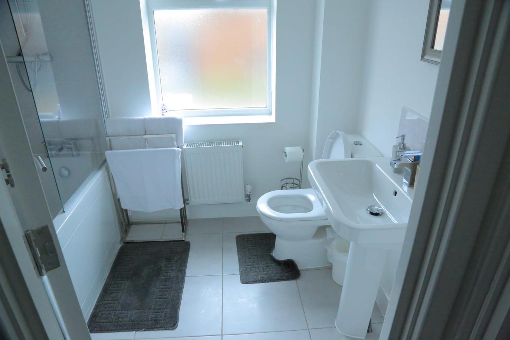 Beautiful New Family Home Leeds  Exteriör bild